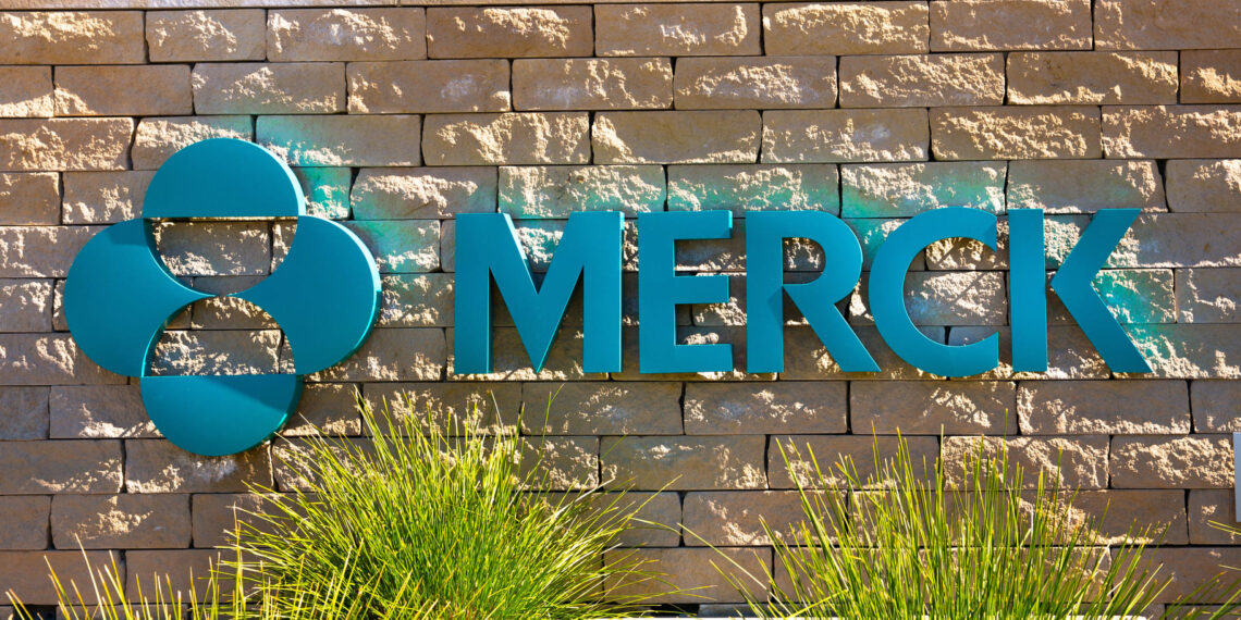 Merck recorta previsiones y culpa a los aranceles y también a China