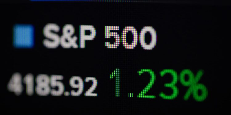 S&P 500 inicia el segundo trimestre al alza