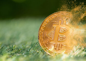 Bitcoin se desploma tras aranceles de Trump y arrastra al mercado cripto