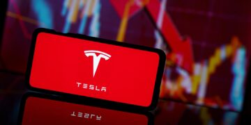 Lunes Negro: Tesla cae por debajo del precio “imposible” y desata el pánico en Wall Street
