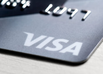 WSJ revela millonaria oferta de Visa para quedarse con la codiciada tarjeta Apple y desbancar a Mastercard