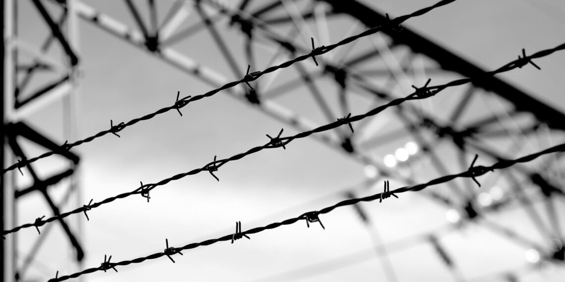 La Corte Suprema de EE. UU. avala el reinicio de deportaciones masivas de migrantes a El Salvador