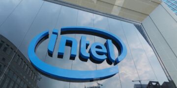 ¡Intel entra en modo crisis!: Pierde millones, aumenta despidos y recorta previsiones