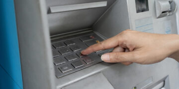 Tomaron miles de dólares creyendo que era su día de suerte y ahora JPMorgan les persigue judicialmente