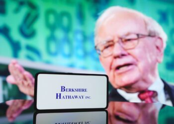 Warren Buffett niega respaldar los aranceles de Trump y lanza fuerte advertencia