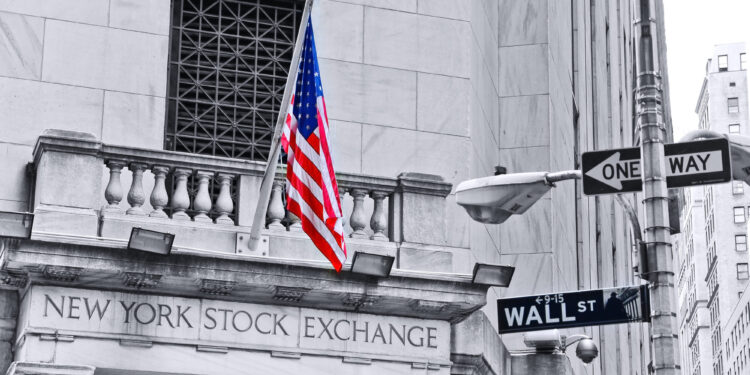 Lunes Negro: Trump insta a la FED a recortar tasas, mientras recibe críticas de los grandes de Wall Street