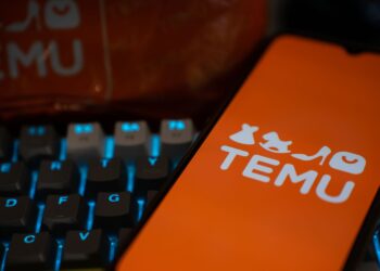 Temu duplica precios tras los aranceles de Trump y enfurece a sus compradores