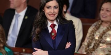 Congreso de EE.UU. intensifica investigación UAP bajo liderazgo de Anna Paulina Luna