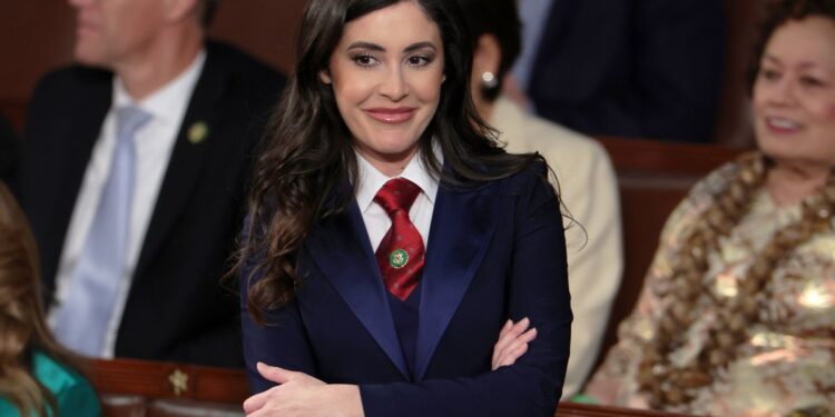 Congreso de EE.UU. intensifica investigación UAP bajo liderazgo de Anna Paulina Luna