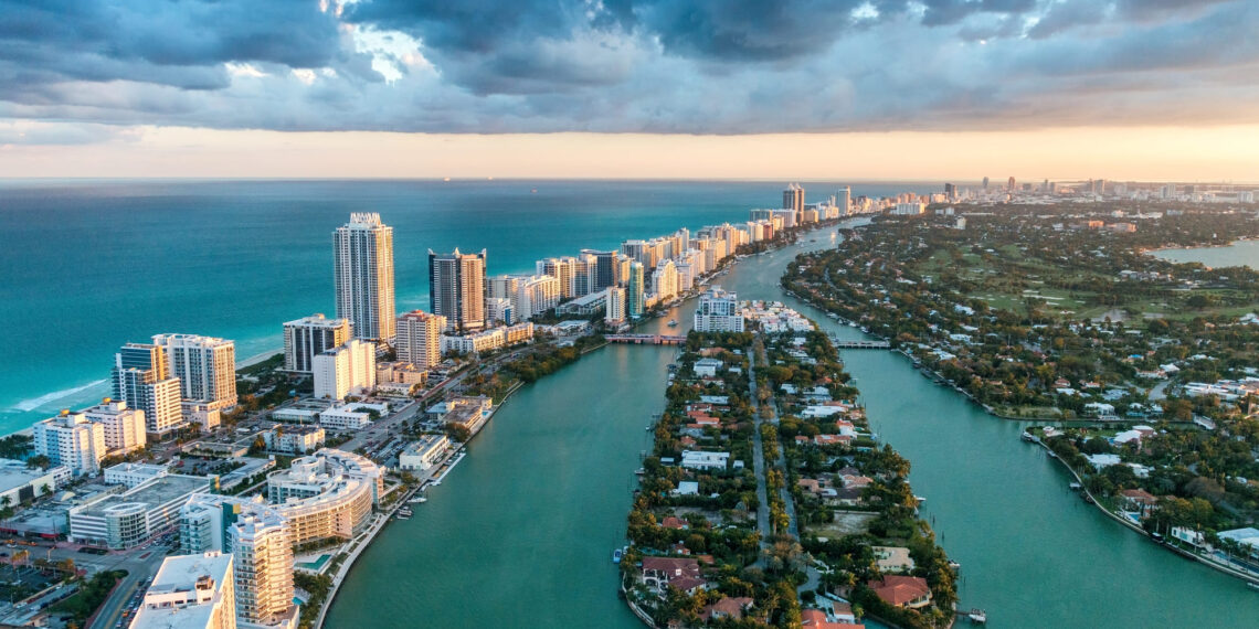 El sueño americano se enfría en Miami: Ofensiva migratoria de Trump desata el pánico en el mercado inmobiliario