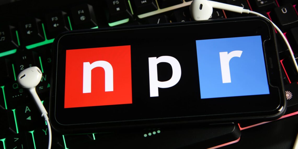 Radio NPR de los EE. UU. lleva a Trump a los tribunales por millonario recorte