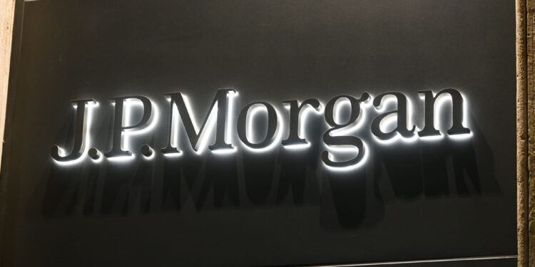 JPMorgan cede y permitirá compras de bitcoin