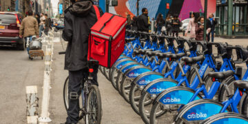 DoorDash se queda con Deliveroo por $3,900 millones y sacude el mercado global