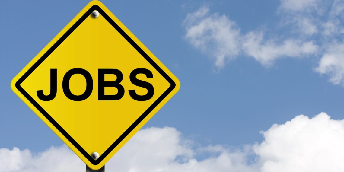 El empleo resiste el impacto de los aranceles y aplaza el fantasma de la recesión