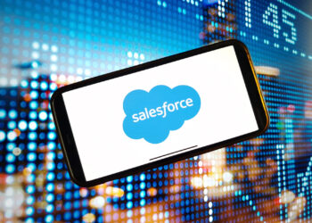 Salesforce presenta resultados sólidos, hace una compra millonaria y lanza nueva IA