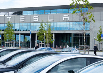 ¡Debacle de Tesla en Europa!: Se desploma 49% y pierde terreno frente a BYD de China