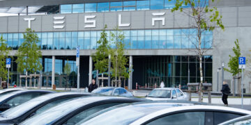¡Debacle de Tesla en Europa!: Se desploma 49% y pierde terreno frente a BYD de China