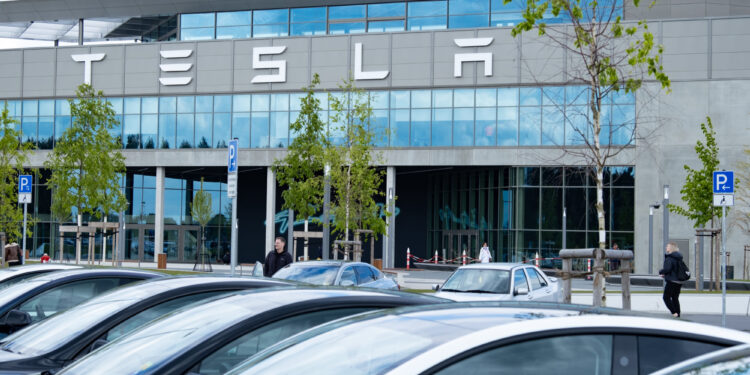 ¡Debacle de Tesla en Europa!: Se desploma 49% y pierde terreno frente a BYD de China