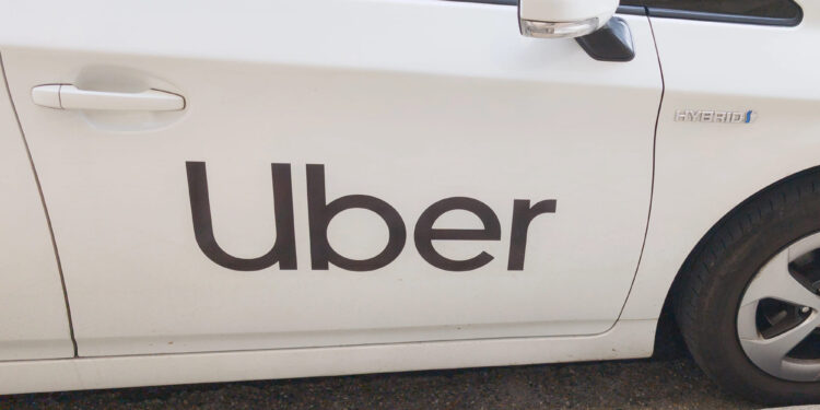 Uber informa sobre Ingresos decepcionantes pese al auge de viajes y robotaxis
