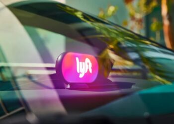 Acciones de Lyft suben 10% tras anuncio de millonaria recompra y fuerte crecimiento de viajes