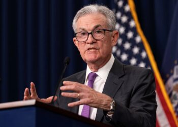 Jerome Powell anticipa años de tasas altas y advierte sobre un futuro económico impredecible