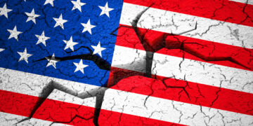 ¿Se está desmoronando la hegemonía económica de Estados Unidos?: Experto lanza advertencia