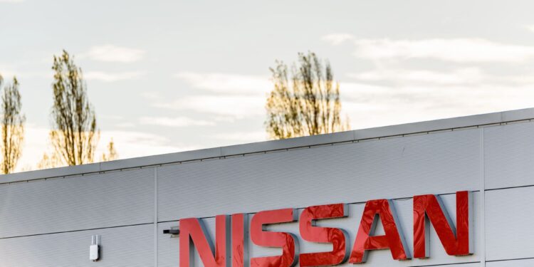 El mexicano CEO de Nissan enfrenta un entorno hostil con decisiones rápidas y fuertes recortes