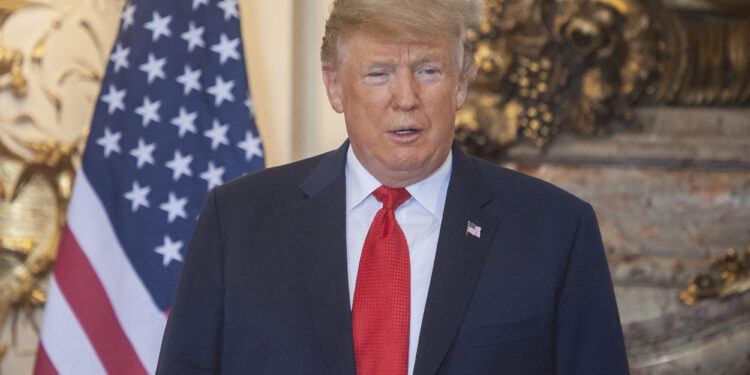 Trump revierte despidos y recontrata a trabajadores federales tras caos administrativo