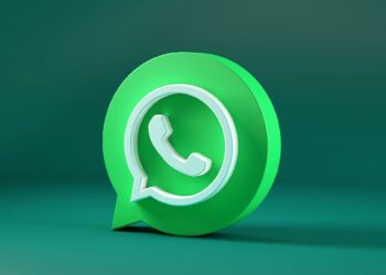 WhatsApp impone anuncios y cobrará por el acceso