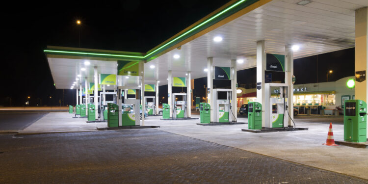 ¡Rumores de fusión sacuden a BP! Shell niega interés mientras crece la especulación