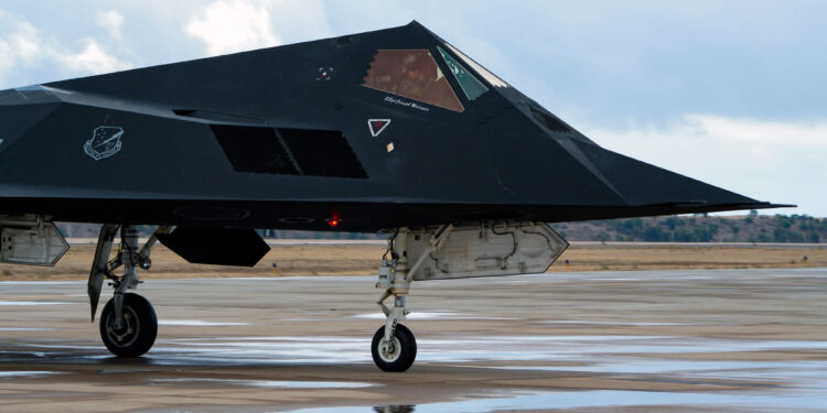 WSJ revela que el Pentágono alimentó el mito OVNI