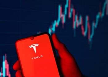 Tesla pierde más de $150,000 millones en pocas horas y se convierte en la mayor caída diaria de su historia