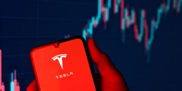 Tesla pierde más de $150,000 millones en pocas horas y se convierte en la mayor caída diaria de su historia