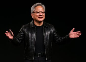 CEO de Nvidia: No es un robot, es tu colega con IA quien podría reemplazarte
