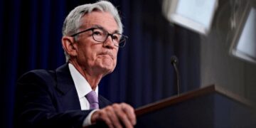 Trump arremete contra la FED: llama “estúpido” a Powell y amenaza con reemplazarlo