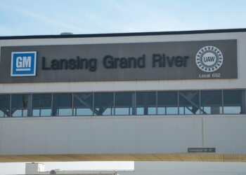 Aranceles de Trump hunden las ganancias de GM y la compañía advierte que lo peor está por venir