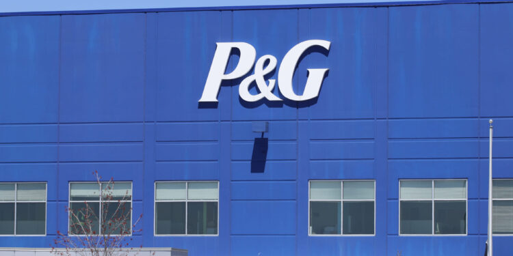 Procter & Gamble gana más de lo previsto pero lanza alerta por impacto de aranceles de Trump