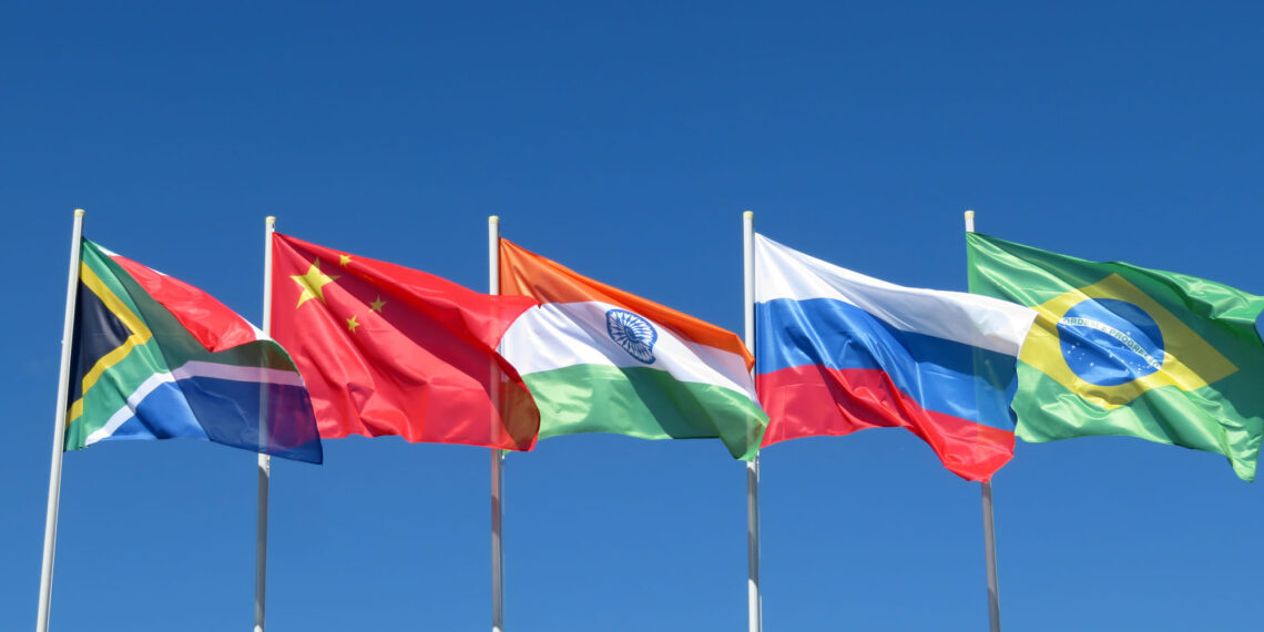 Trump lanza advertencia: Aranceles del 10% para los aliados de los BRICS