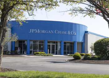 JPMorgan sorprende con resultados del trimestre y lanza advertencias sobre el futuro económico