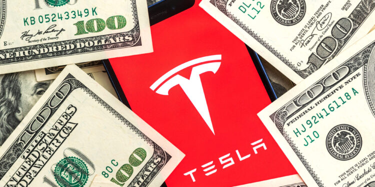 Tesla en picada: La promesa de un partido político de Elon Musk borra $68,000 millones en un día