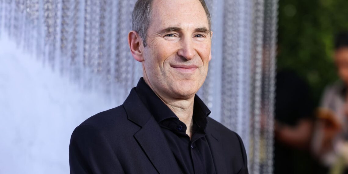 CEO de Amazon lanza advertencia: la inteligencia artificial eliminará empleos y reducirá su plantilla