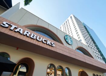 Starbucks lucha por reconquistar a sus clientes: Caída global en ventas pero existen señales de recuperación