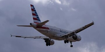 American Airlines desata temores con su recorte de previsiones