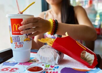 McDonald’s sacude el mercado con cifras sólidas, pero teme por sus clientes más fieles