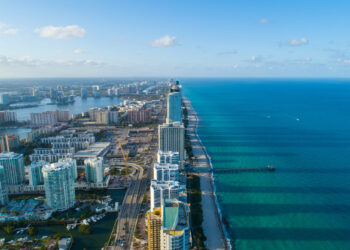 El proyecto Strive305 de la alcaldesa de Miami-Dade crece exponencialmente de la mano de Comercio TV