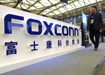 Foxconn rompe expectativas con ganancias impulsadas por la IA y desafía aranceles de Trump