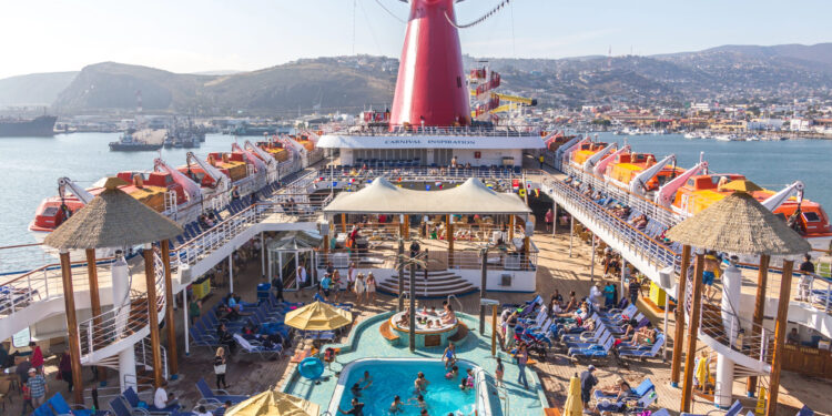 Dos pasajeros del crucero Carnival pierden la vida en un mismo día
