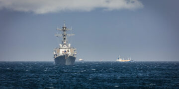 Buques de guerra de EE. UU. cercan a Maduro