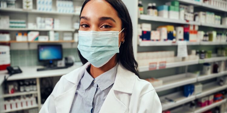 Trump arremete contra gigantes farmacéuticos y les da 60 días para bajar precios o enfrentar represalias