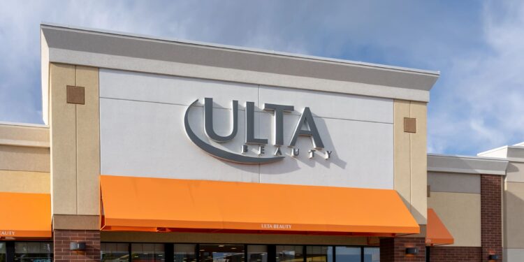 Ulta Beauty eleva previsión anual tras superar expectativas y crecer en todas sus categorías